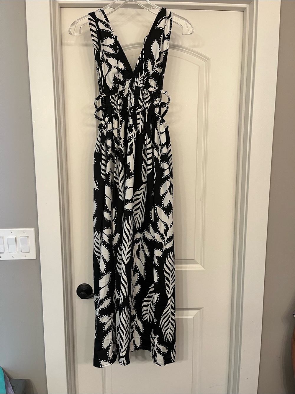 Black & White Backless V-Neck Women's Summer Dress